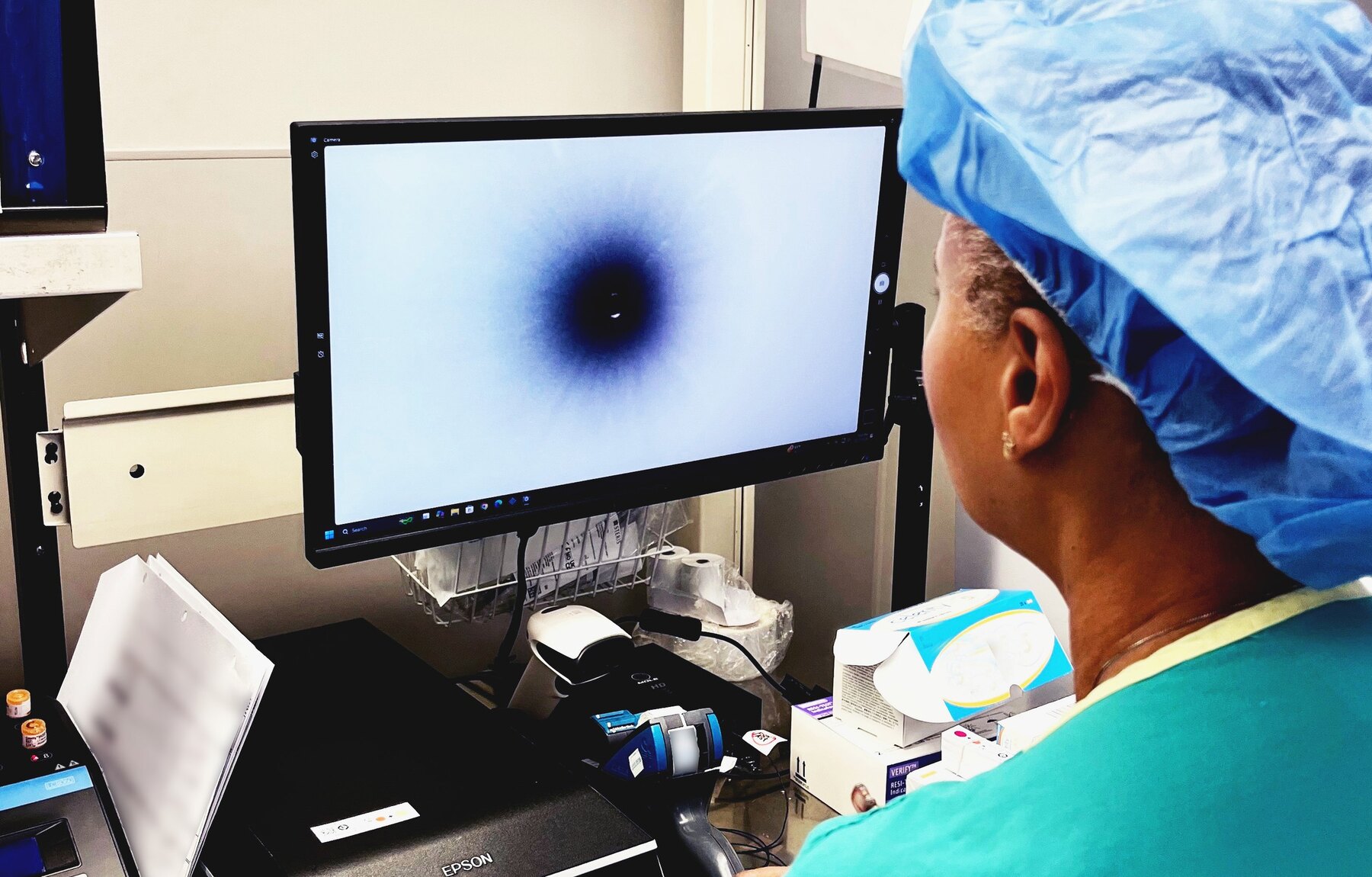Inspección visual en el monitor: el interior del lumen en tiempo real, en el área de reprocesamiento